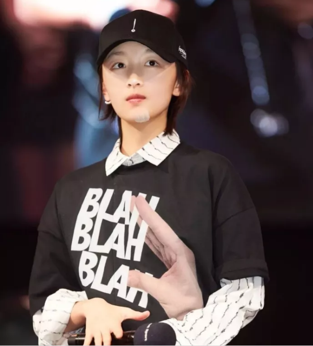 今年秋冬最chic！原來(lái)短發(fā)和帽子這么配??！