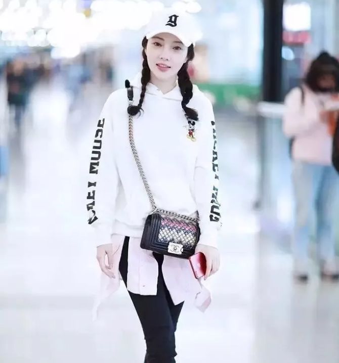 今年秋冬最chic！原來(lái)短發(fā)和帽子這么配??！