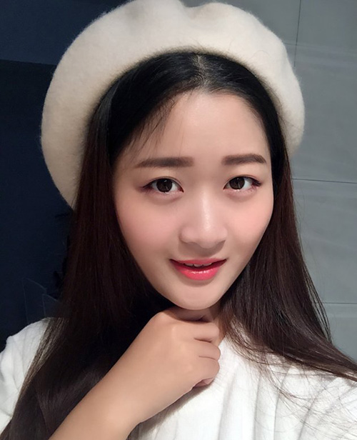 初春穿搭來(lái)頂帽子，chic感十足！